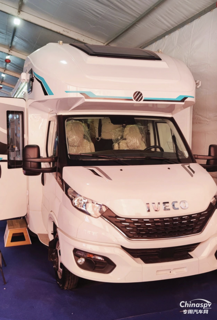 逛龍年首場房車展，選品質(zhì)高端進(jìn)口依維柯底盤房車