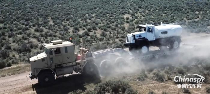 美國主戰(zhàn)坦克的得力助手：Oshkosh M1070軍用大件運(yùn)輸車