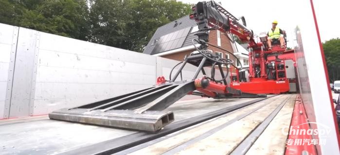 今日國外專用車推薦-歐洲獨特的滑動隨車起重機
