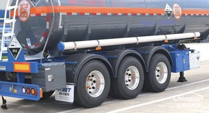 中集強(qiáng)冠合金鋼液罐車(chē)-8類(lèi)腐蝕性危險(xiǎn)品運(yùn)輸旗艦車(chē)