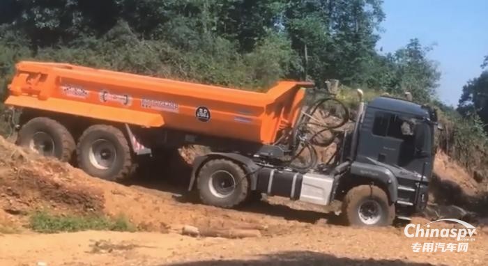 今日國外專用車推薦-德國的獨具特色的越野自卸半掛車