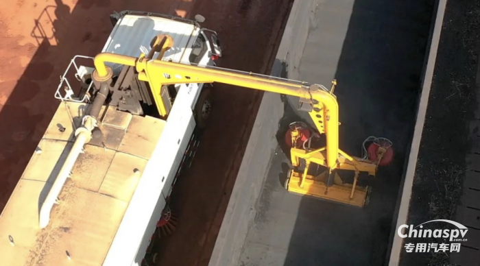 五征環(huán)?？萍蓟疖噹鍜哕?，火車貨廂余料清掃不用愁！