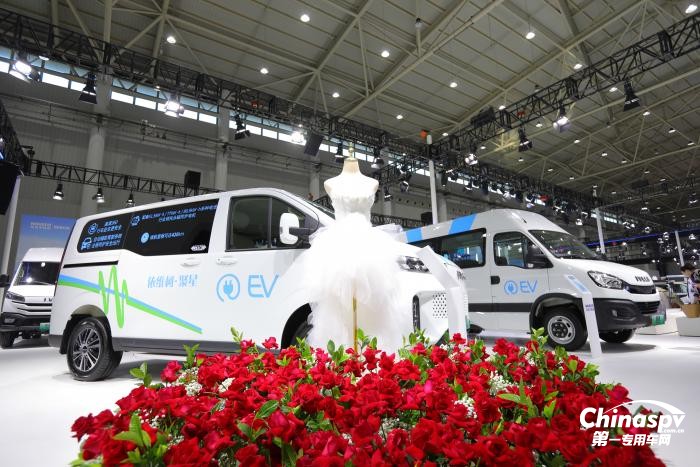 頭號(hào)VAN+ E觸即發(fā)！聚星EV于中國(guó)（武漢）國(guó)際商用車展震撼上市，售價(jià)17.88萬元起