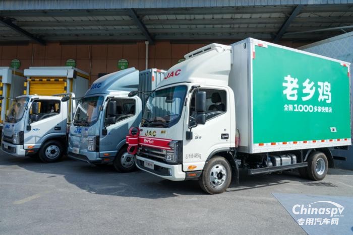 安徽合肥蘇師傅：老鄉(xiāng)雞走向全國(guó)，江淮1卡全程護(hù)航，守護(hù)干凈、新鮮、衛(wèi)生