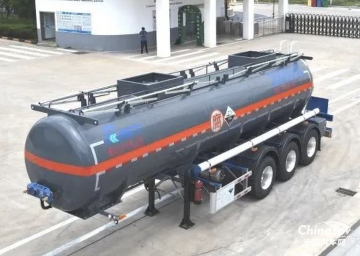中集強(qiáng)冠合金鋼液罐車(chē)-8類(lèi)腐蝕性危險(xiǎn)品運(yùn)輸旗艦車(chē)