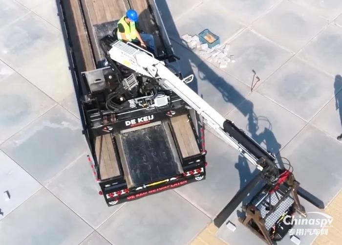 今日國外專用車推薦-歐洲獨特的滑動隨車起重機