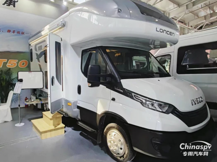 逛龍年首場房車展，選品質(zhì)高端進(jìn)口依維柯底盤房車
