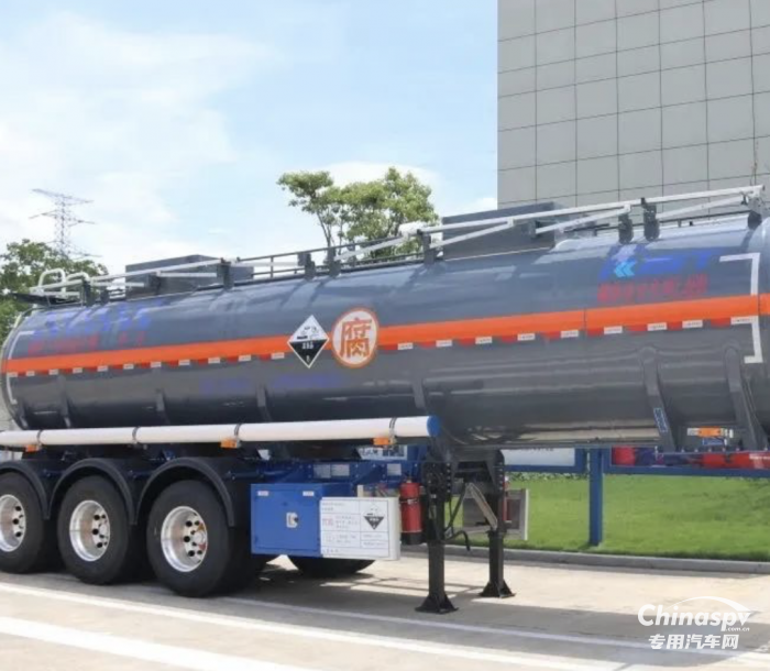 中集強(qiáng)冠合金鋼液罐車(chē)-8類(lèi)腐蝕性危險(xiǎn)品運(yùn)輸旗艦車(chē)